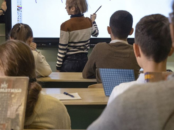 В российских школах введут должность советника, который будет общаться с детьми о политике